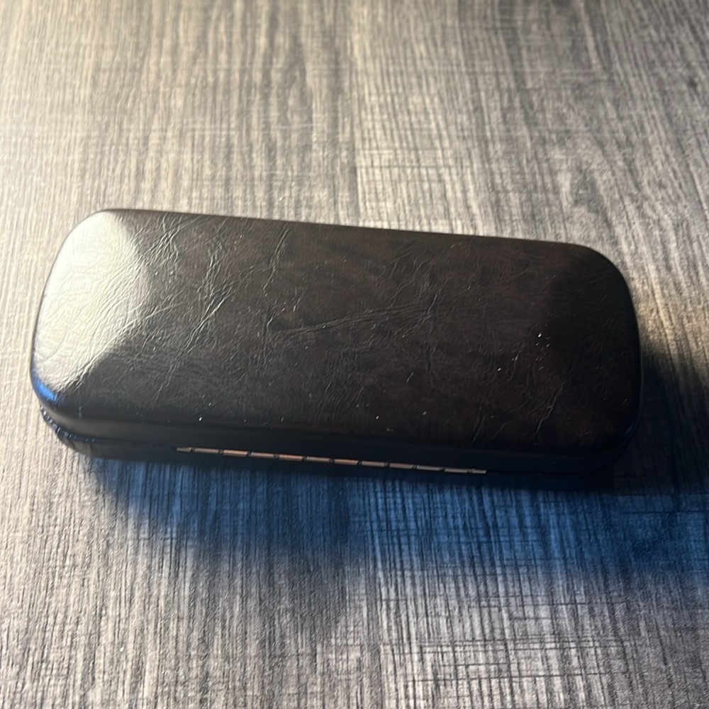 Fossil Glasses Hard Case Clam Shell Color Brown - image 4